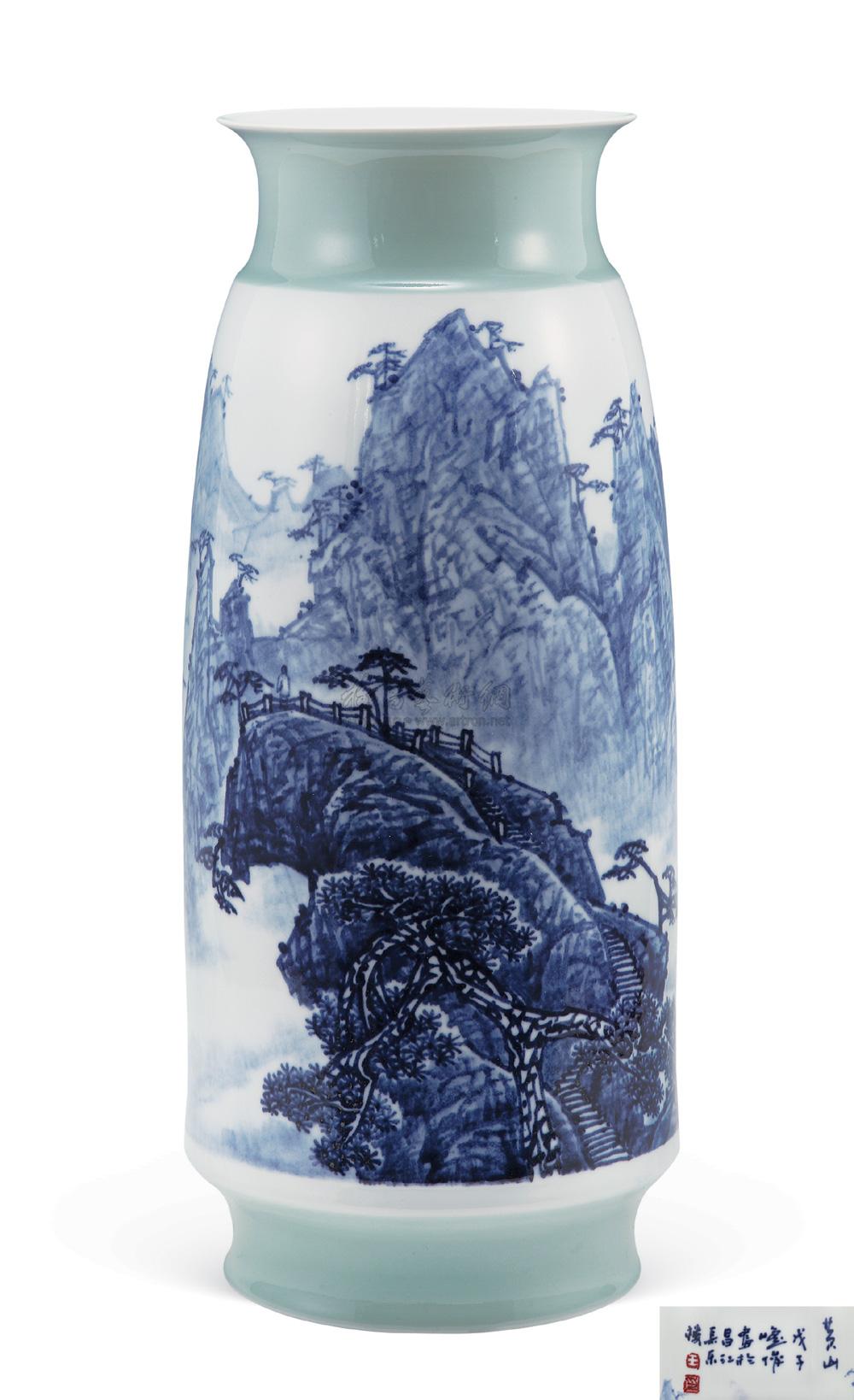 0077 2008年作 王怀俊 青花"黄山壮景图"瓶