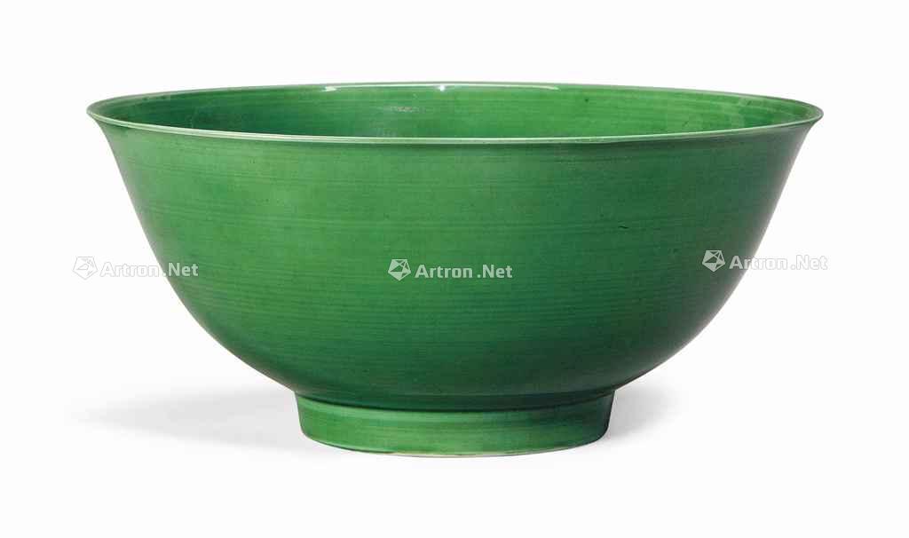 乾隆(1736-1795) A GREEN-GLAZED BOWL】