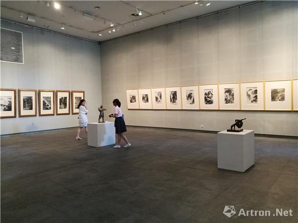 "广州美术学院三彩画廊奖优金评委作品展"展览现场