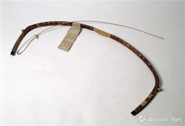 《木黑牛角桦皮乾隆帝御用弓 长108cm 清(1644-1911年)