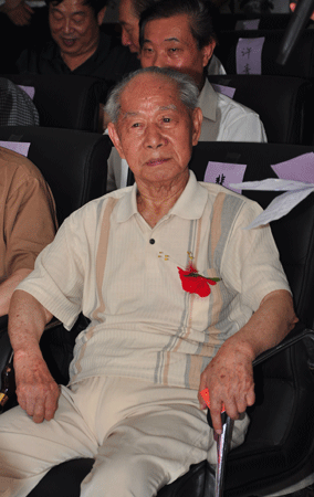 志愿军第23兵团原政治部主任,近百岁共和国开国将军裴周玉到场祝贺