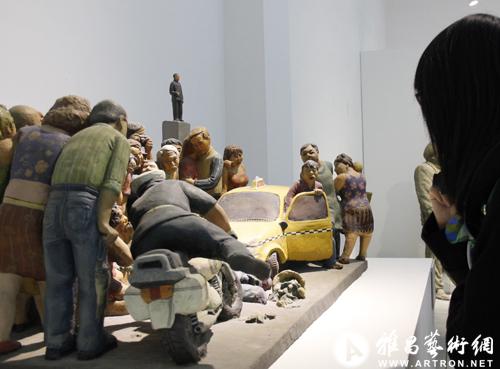 李占洋,《小车祸》,雕塑,2001年 李占洋 