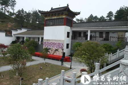 著名书画家方国兴向南城盱江书院捐赠个人书画作品48件,陶瓷作品20件