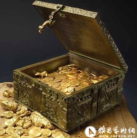 根据芬恩公布的照片,藏宝箱里装有许多罕见金币和金块,价值超过200万