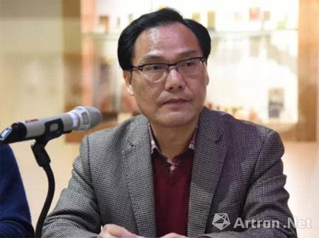 西泠印社常务副秘书长包正彦主持本次活动