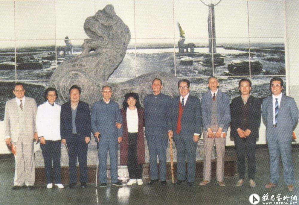 1990年10月15日，康金梅在国家博物馆举办个人画展。张爱萍、洪学志、贺敬之等国家领导人、美术界人士及日本收藏家参加了开幕式