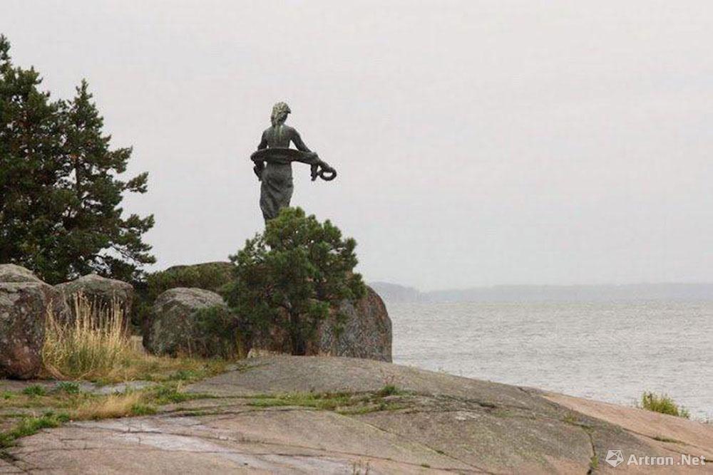罗车萨利姆斯基会战中阵亡海军士兵纪念碑，建筑师为T.P.萨多夫斯基