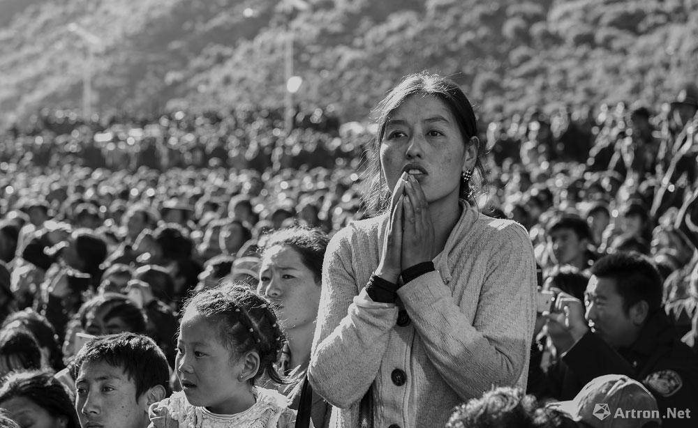 王伟涛作品：祈祷的藏族妇女