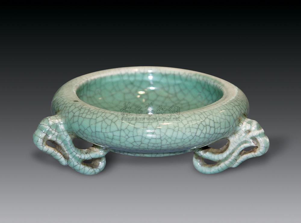 *0010 清 青瓷开片三足小笔洗