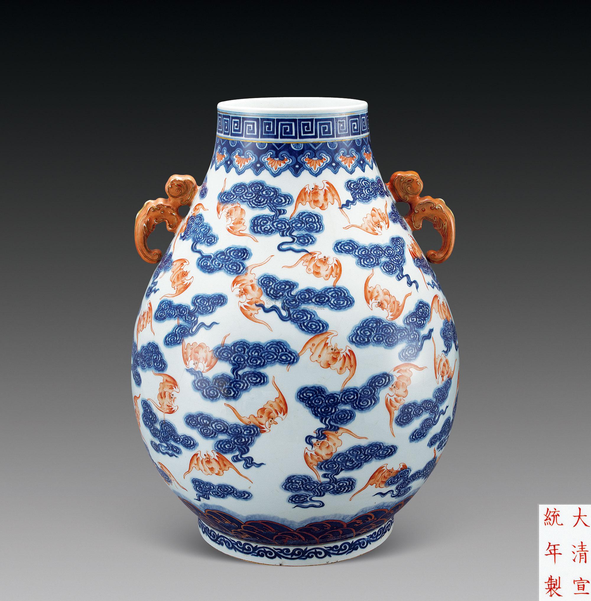 2558 清宣统 青花矾红云龙纹鹿头尊