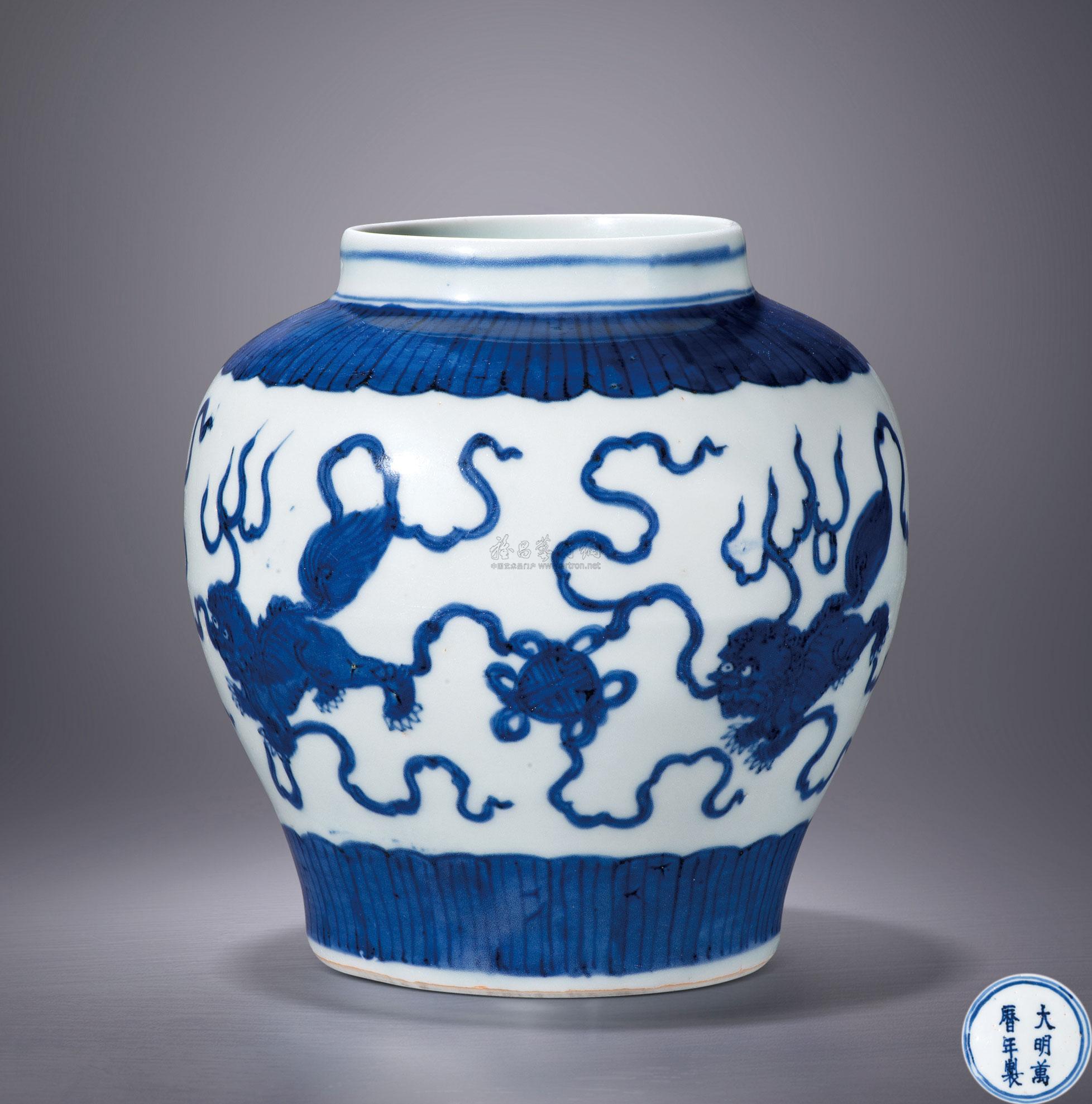 【明万历 青花狮子戏球纹罐】拍卖品_图片_价格_鉴赏_明代青花瓷器