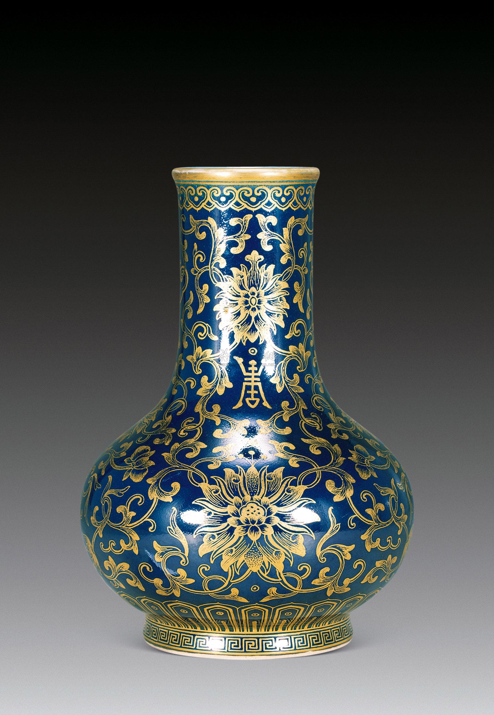 0652 清 蓝釉描金缠枝莲尊