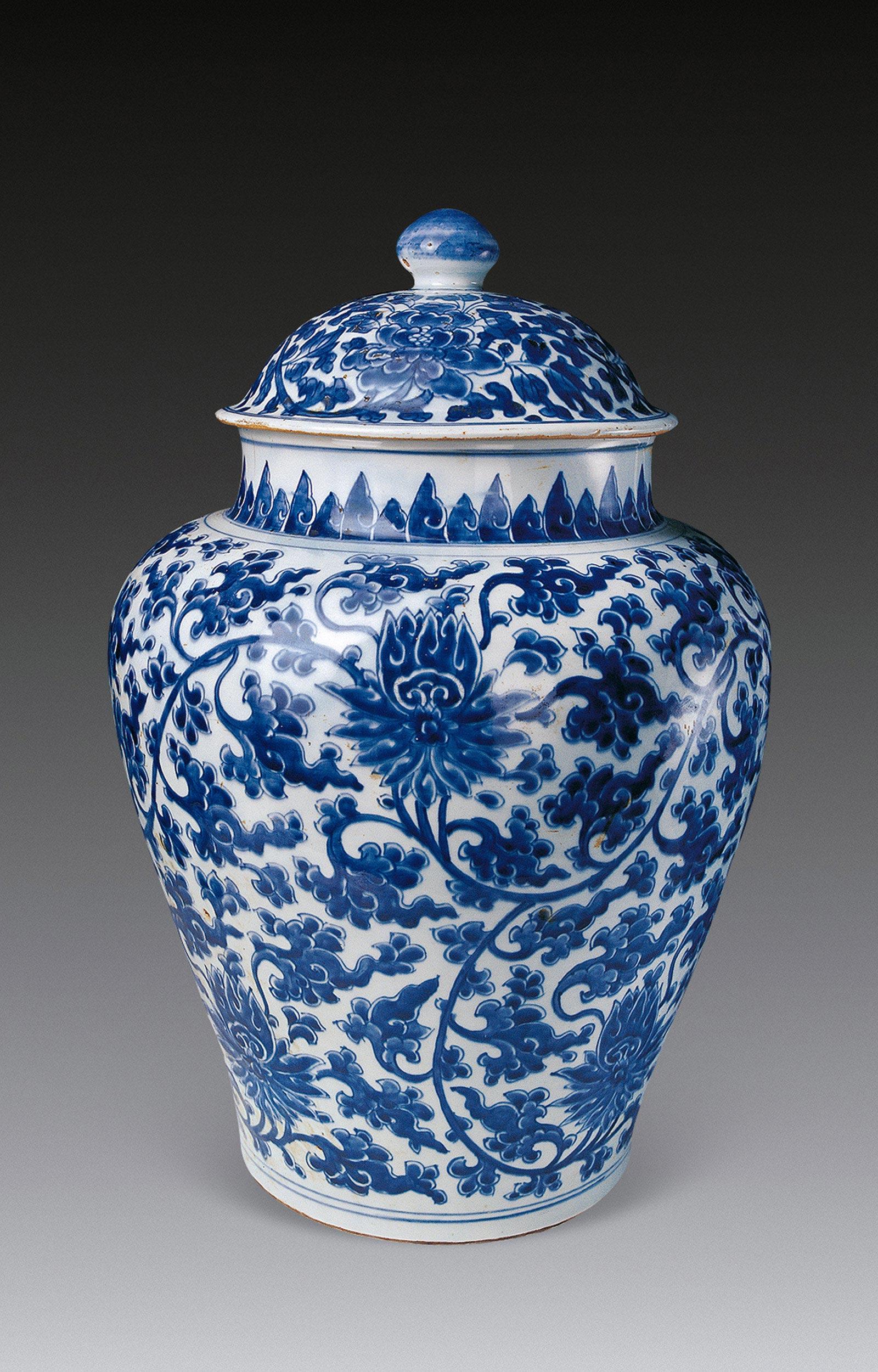 0412 清康熙 青花缠枝莲纹将军罐