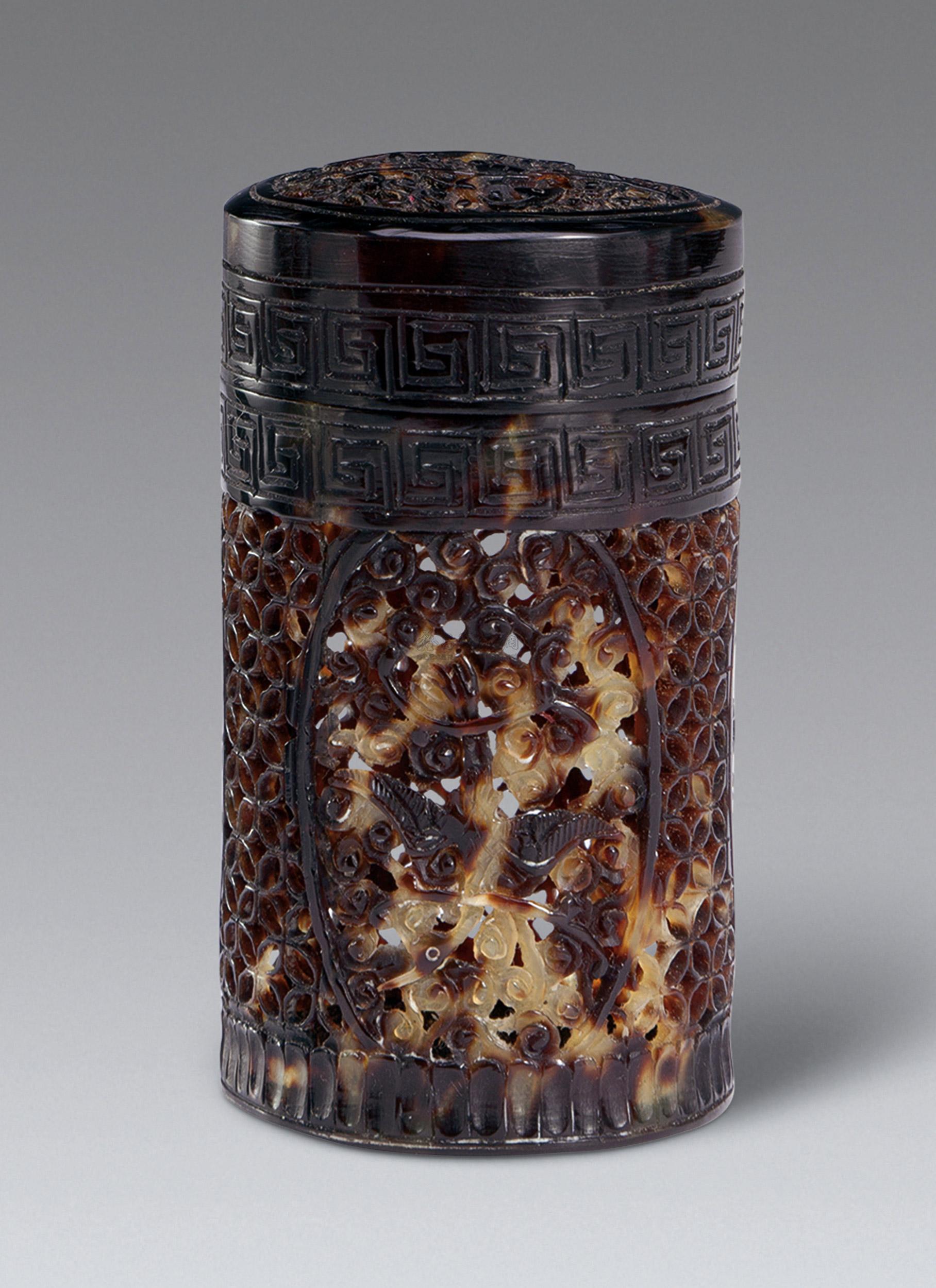 1096 清代 镂雕玳瑁小罐