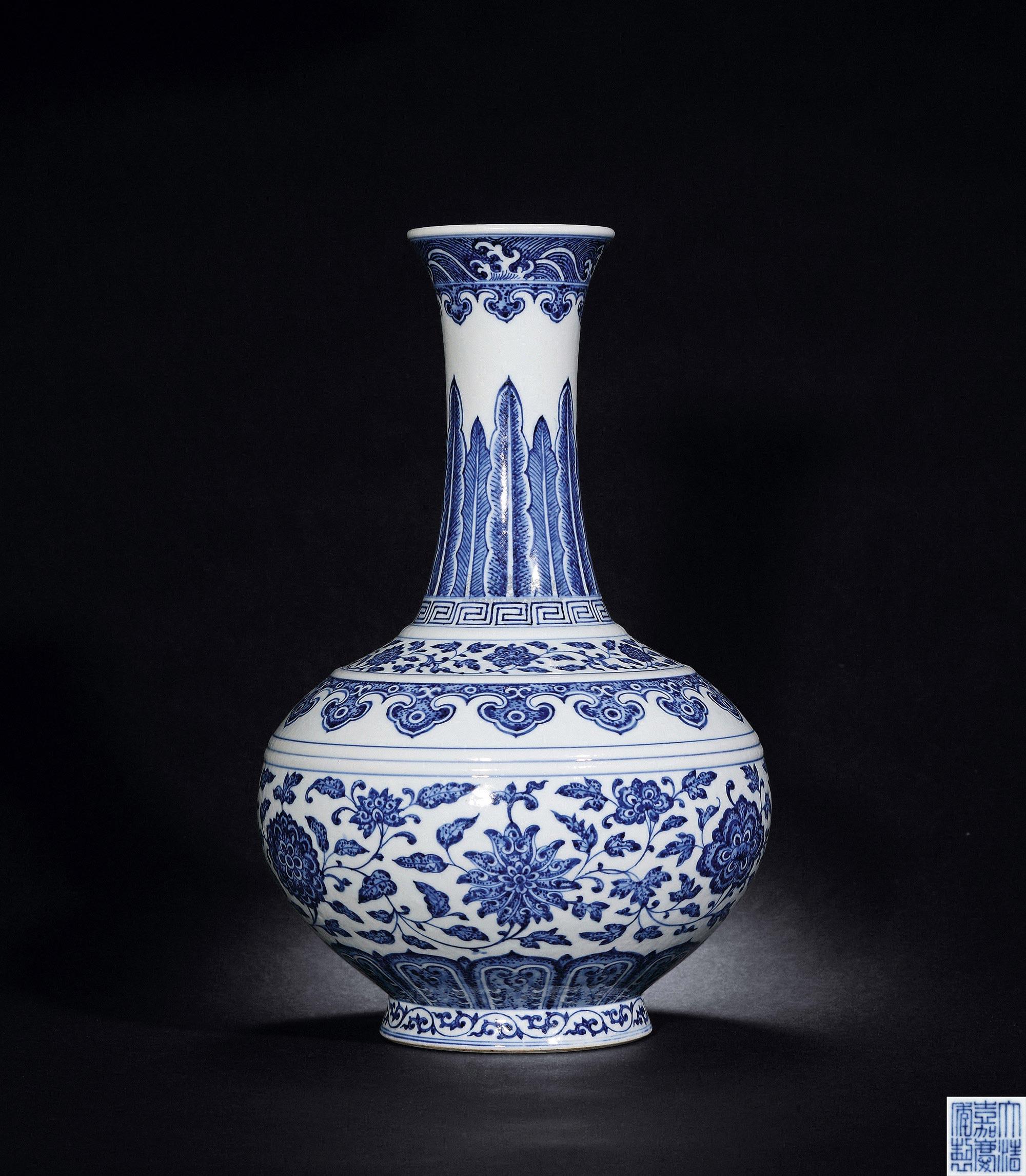 【清嘉庆 青花缠枝花卉赏瓶】拍卖品_图片_价格_鉴赏_清代青花瓷器