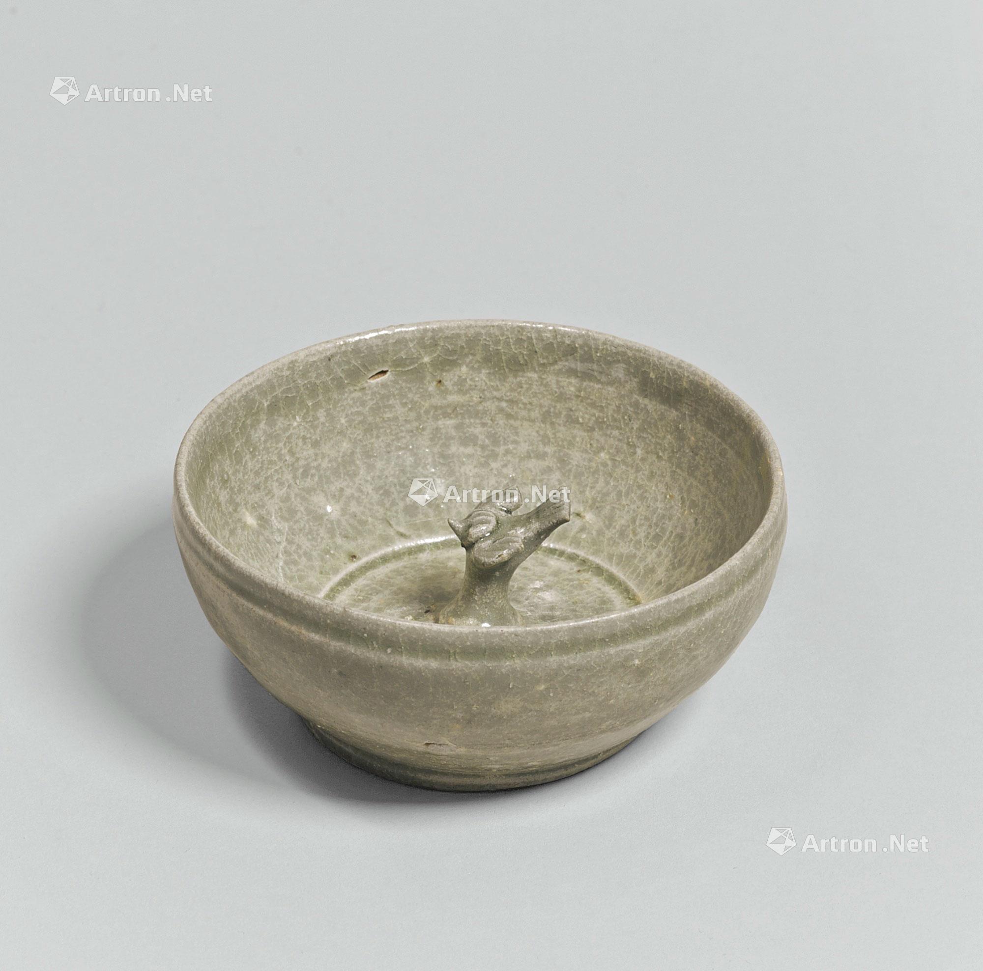 0046 东晋 三/四世纪 越窑青釉鸟柱杯