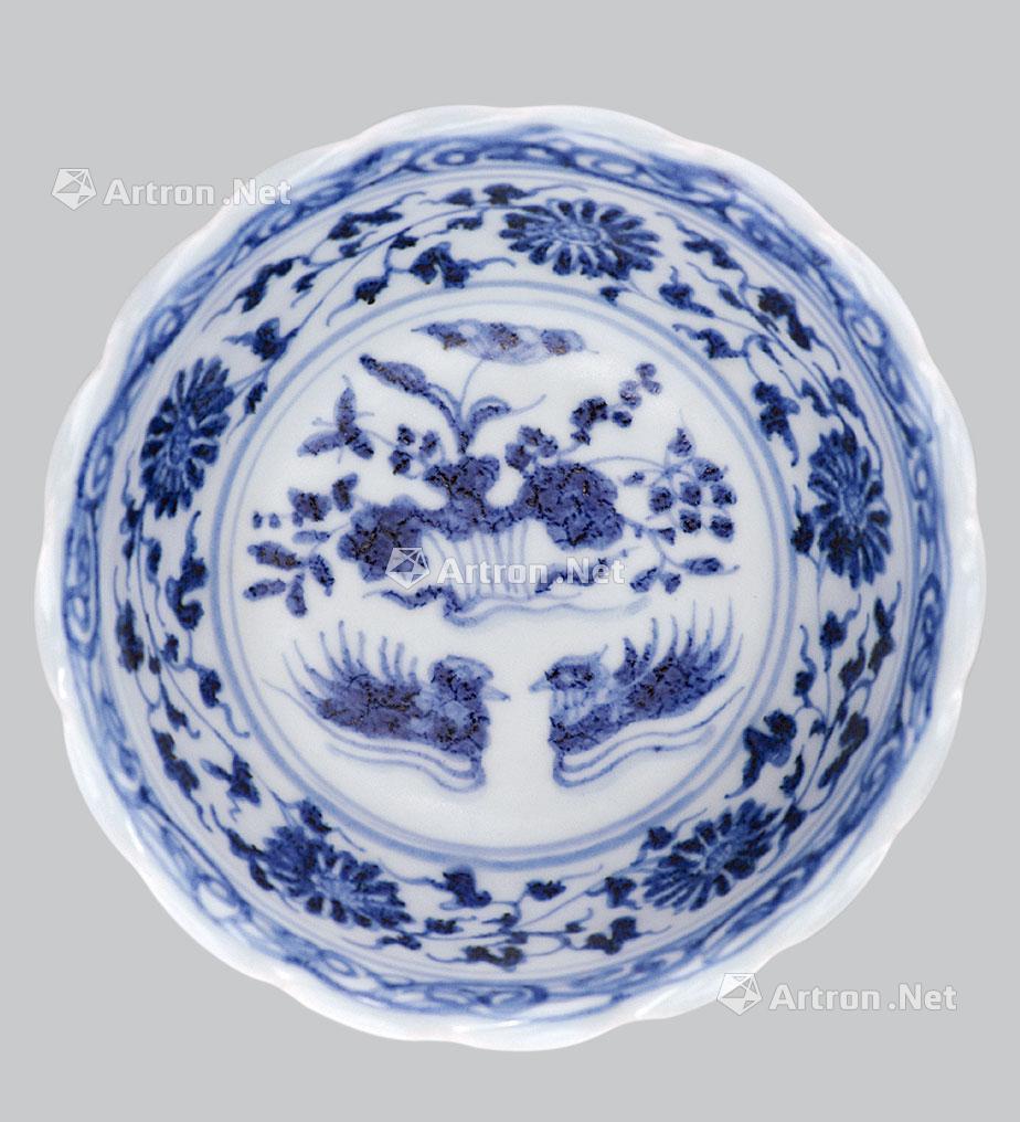 5100元代青花缠枝菊纹高足碗