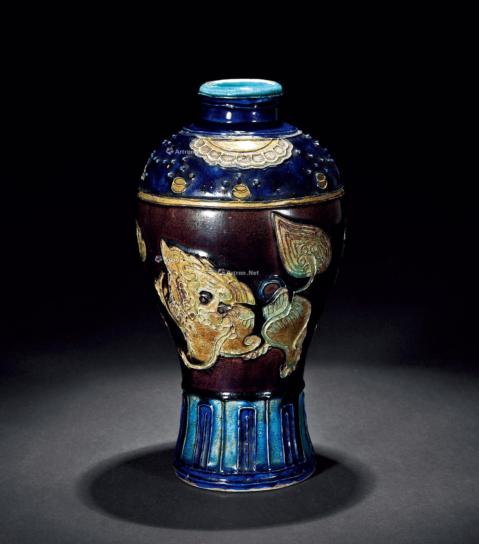 0056 明 法华狮子图梅瓶