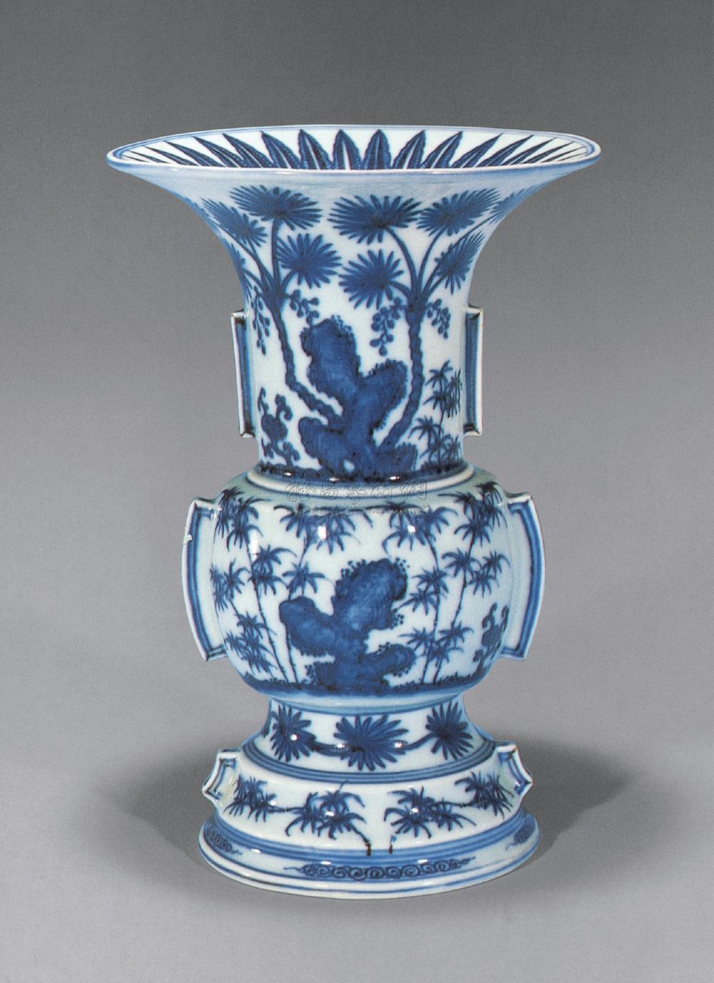 656 明成化/正德 青花内芭蕉叶外松竹出戟觚