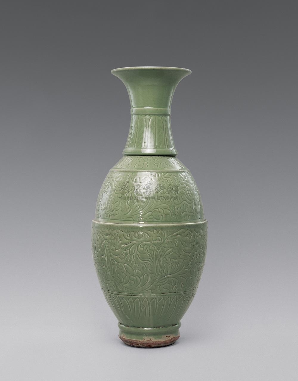 1891 元 龙泉窑刻花卉纹大瓶