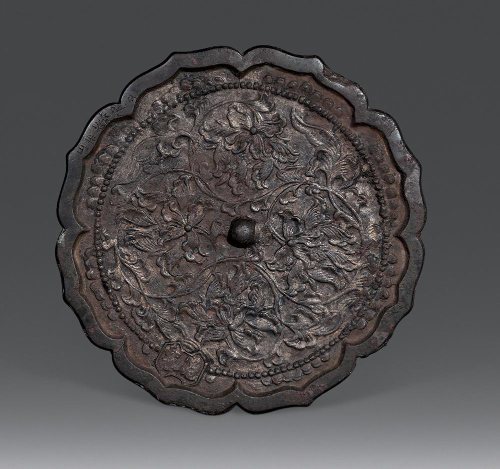 4768 宋代 缠枝花卉镜