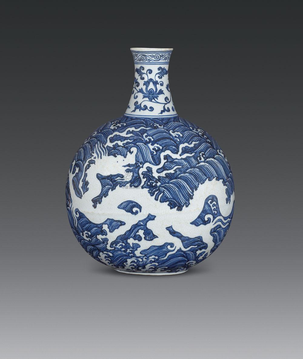 青花留白暗刻龙纹扁瓶】拍卖品_图片_价格_鉴赏_明代青花瓷器_雅昌