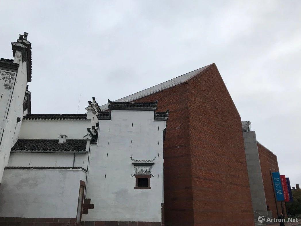 从迪美博物馆背面的街道上看"荫馀堂"