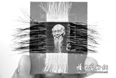 老人用头发编制人物肖像 祖传绝技恐将失传(图)