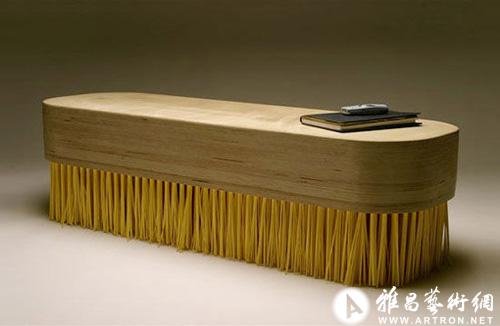 英国设计师另类之作 合二为一刷子桌椅
