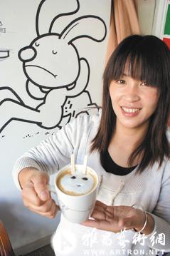 艺术家启发创意灵感 台湾女孩泡出兔子咖啡
