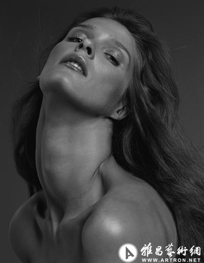 伊内兹•冯•兰姆斯韦德和维努德•玛达丁——艺术，时尚与肖像摄影家