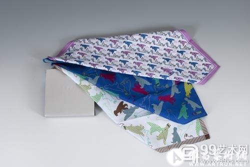 恐龙手绢：隋建国的著名雕塑装置艺术品