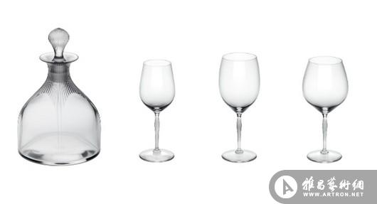 酒评人詹姆斯·萨克林和 Lalique 合作酒具