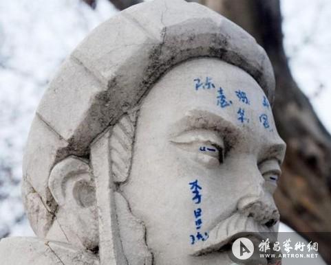 湖北襄阳三顾茅庐雕塑遭污损