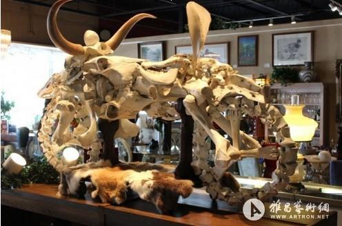 美艺术家用动物骸骨打造摩托车吸人眼球