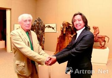 吴为山与克罗德·阿巴吉雕塑展在巴黎举行