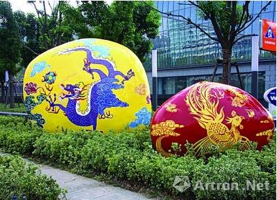 龙飞凤舞雨花石雕塑亮相街头
