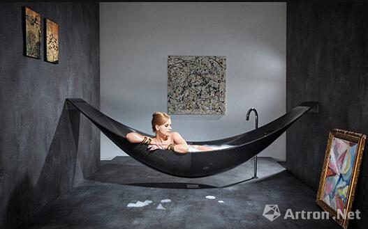 吊床式浴缸：在浴室里享受放松的艺术