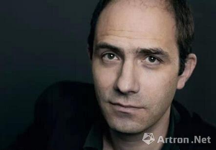 巴黎摄影展总监Julien Frydman提出辞职