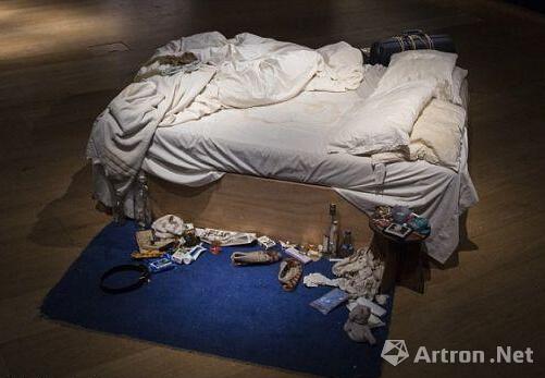 翠西·艾敏睡过那张拍出250多万的床吗？