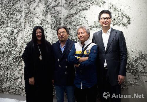 杨培文 陈亚莲与艺术家卢昊,马晗合影